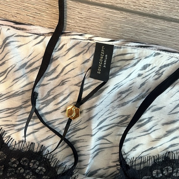 Soya concept medium Black and White Lace Trim Cami Top - Picture 3 of 6